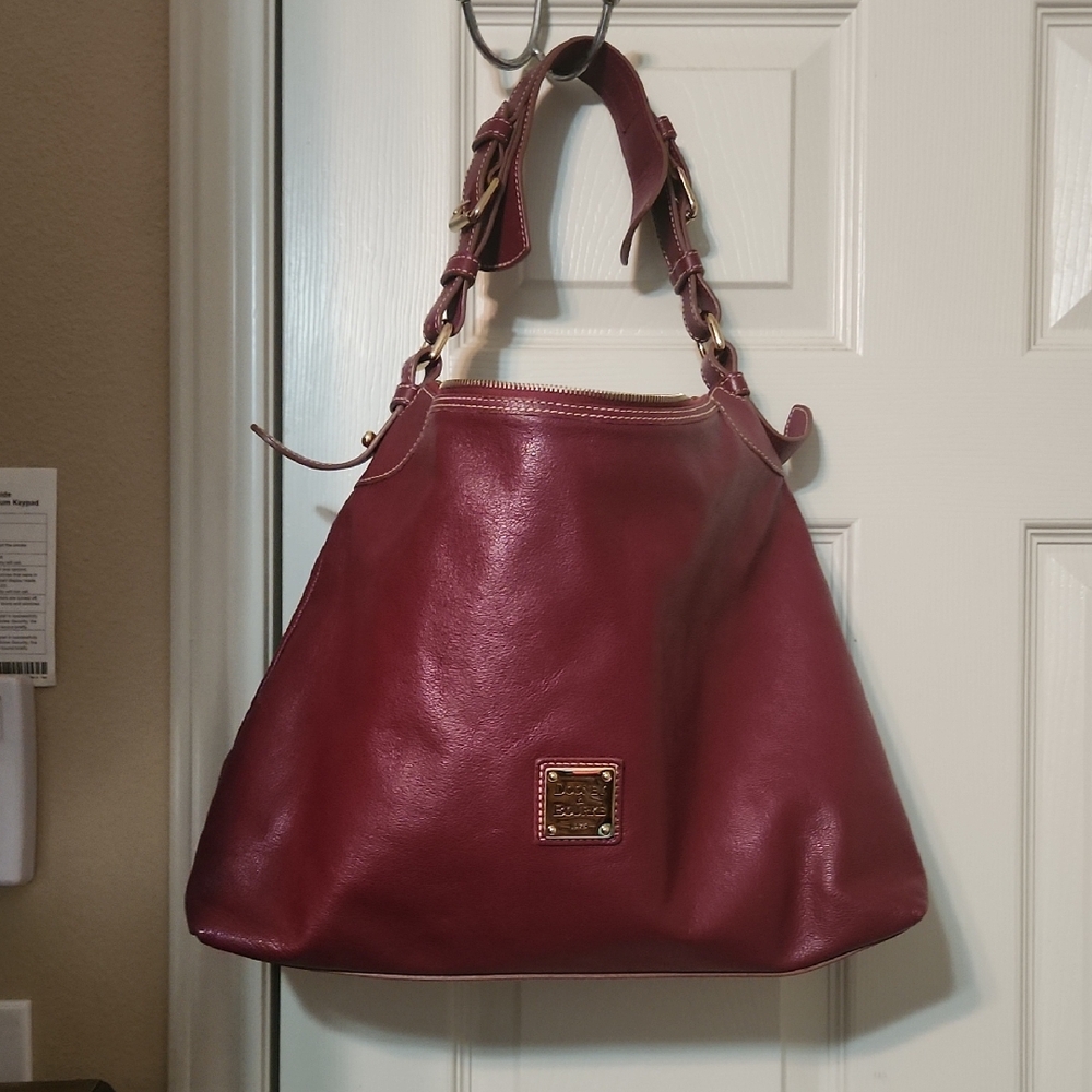 Dooney & Bourke Elegant Burgundy Leather Shoulder Bag